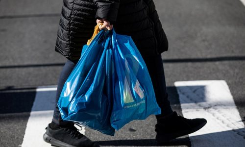 Plastic Bags Still Ubiquitous in NYC Shops, Months After Enforcement of Ban Began