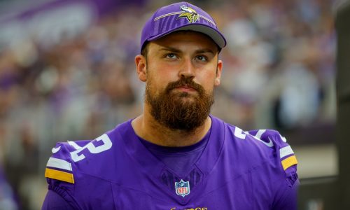 Vikings trade left guard Ezra Cleveland to Jaguars