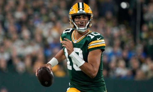 Vikings at Packers picks: ‘Two teams headed in opposite directions’