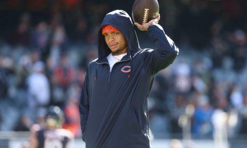 Chicago Bears QB Justin Fields practices for the 1st time since dislocating his thumb. When will he start again?