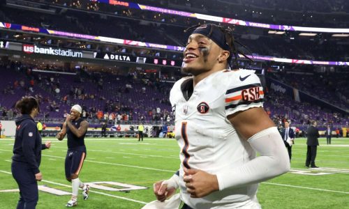 Column: ‘Tunnel vision.’ With a clutch completion, Chicago Bears QB Justin Fields finished a sloppy night with a signature win.