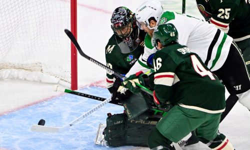 Dallas overpowers skidding Wild, 8-3