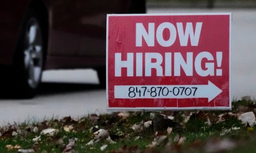 Ticker: Jobless claims rise; Mortgage rates retreat from high