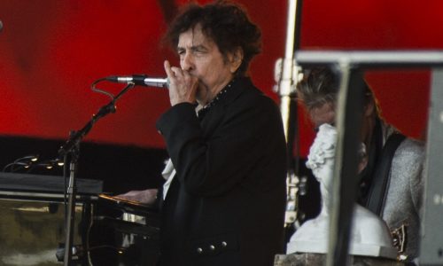Bob Dylan shows ’em how it’s done