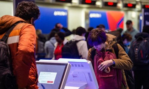 The best airlines for 2023 holiday travel on points