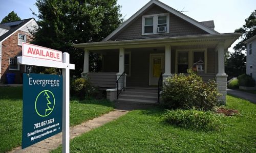 US mortgage rates slide sharply, reinvigorating housing demand