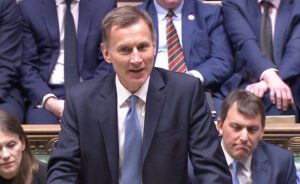 Jeremy Hunt announces national insurance cut