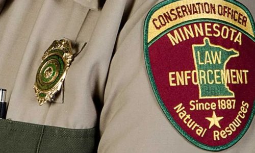 Northern Minnesota deputy, game warden witness baby born in seat of van