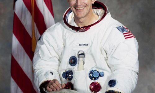Apollo 13 hero Ken Mattingly, who helped crew return safely home, dies at age 87