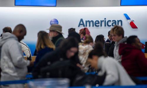 Experts predict record air travel for Thanksgiving, holidays