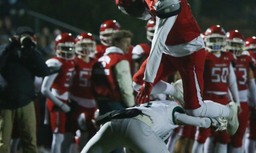 Battle-tested Milton knocks off undefeated Dartmouth, 28-7