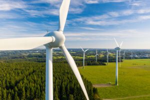 SSE to increase clean energy investment by £2.5bn after profits rise