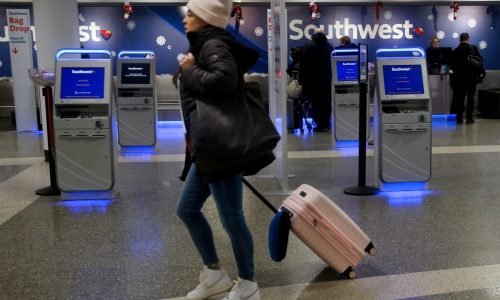 Ticker: Record passengers over Thanksgiving weekend; Google eyes dormant accounts for deletion  