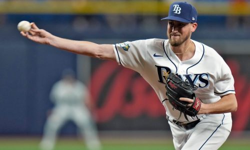 Red Sox make first big league free agent signing of winter