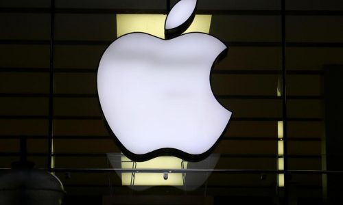 Ticker: Apple loses latest bid to avert patent dispute; Wall Street bounces back