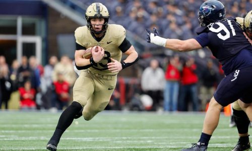 Army holds on with goal-line stand in final seconds, beats Navy 17-11