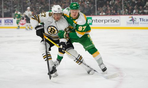 Bruins drop fourth straight, 3-2, in Minnesota