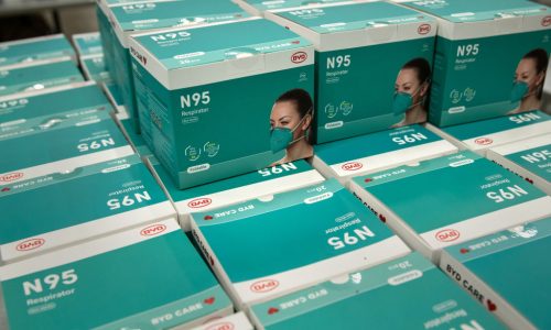 Rift over when to use N95s puts health workers at risk again