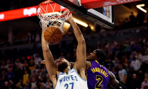 Timberwolves escape with thrilling win over Lakers