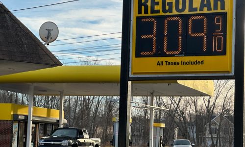 Massachusetts gas prices keep dropping, national average rises for first time in months