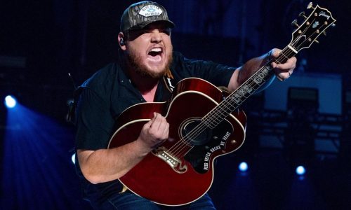 Luke Combs helping a fan who almost owed him $250,000 for selling unauthorized merchandise