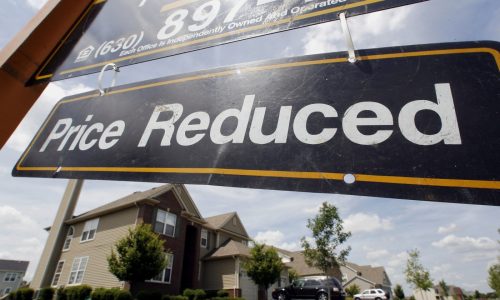 35% of Americans want a housing crash, poll says