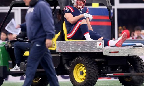 Bill Belichick uses Patriots’ injuries to explain lack of late-game tempo