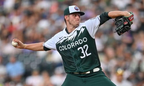 Chicago White Sox cap off busy week by signing pitcher Chris Flexen to a 1-year, $1.75 million deal