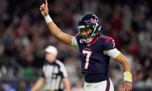 Column: The Chicago Bears can learn about turning a franchise’s fortunes from the Houston Texans