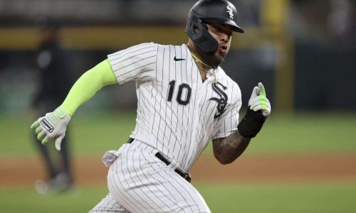 After back issues led to 2 injured list trips last season, Chicago White Sox 3B Yoán Moncada aims for a healthy 2024