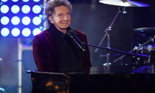 Turns out Barry Manilow can’t smile without us and will return to St. Paul after his 2016 farewell tour