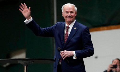 Former Arkansas Gov. Asa Hutchinson ends his 2024 campaign after sixth-place finish in Iowa caucuses