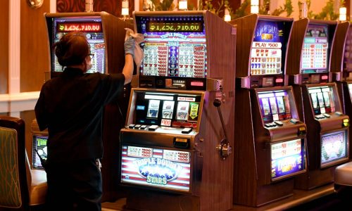 Hoping to clear the air in casinos, workers seek to ban tobacco smoke