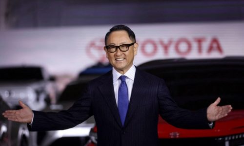 Toyota Chairman Says Electric Cars Will Fail to Dominate Market