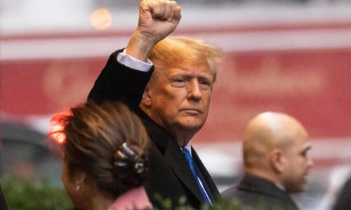 Trump walks out of court during closing arguments of E. Jean Carroll defamation trial