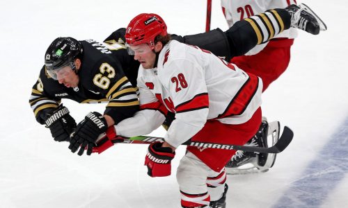 Bruins give up late goal, lose to Carolina, 3-2