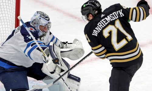 Bruins outlast Winnipeg, 4-1, in defensive battle