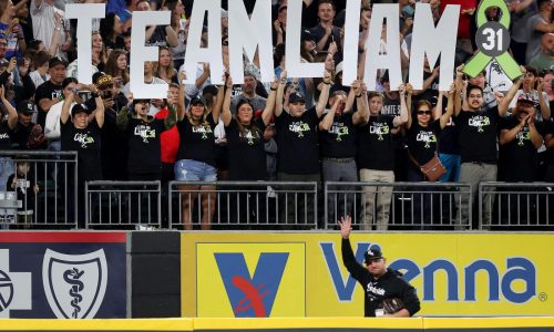 Red Sox signing veteran closer Liam Hendriks to 2-year deal