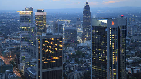 German commercial property market tumbling – report