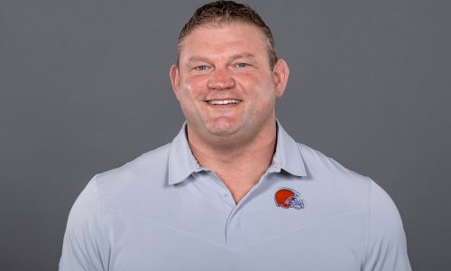 Patriots hire ex-Browns assistant, NFL O-lineman to coaching staff