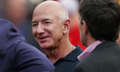 Ticker: Bezos cashes in nearly 12M Amazon shares; GM hires battery expert 