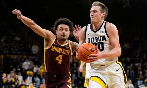 Gophers cough up 20-point lead in 90-85 loss to Iowa