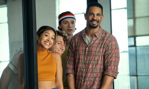 ‘Players’ review: Gina Rodriguez and Damon Wayans Jr. team up on this decent — sometimes better than decent — rom-com