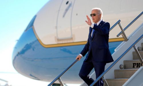 Editorial: Biden skips charges thanks to age & poor memory