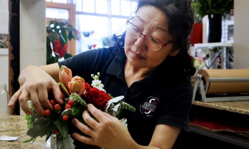 Adding up sweet nothings: Smitten Bostonians may spend more to treat their Valentine this year