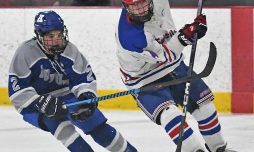 Top-seeded Tewksbury gets rolling, skates past Auburn, 7-2