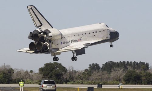 Will St. Cloud host a full-size replica of the space shuttle?