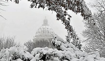 Metro area under winter storm watch as 8-16 inches in forecast for Sunday-Monday