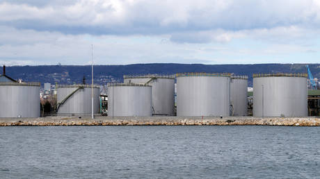 EU country stops imports of Russian oil