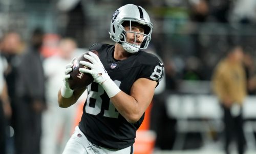 Source: Patriots, TE Austin Hooper agree to 1-year free-agent deal